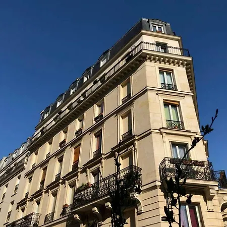 Charming 1 Bedroom Parisian With Balcony Paris