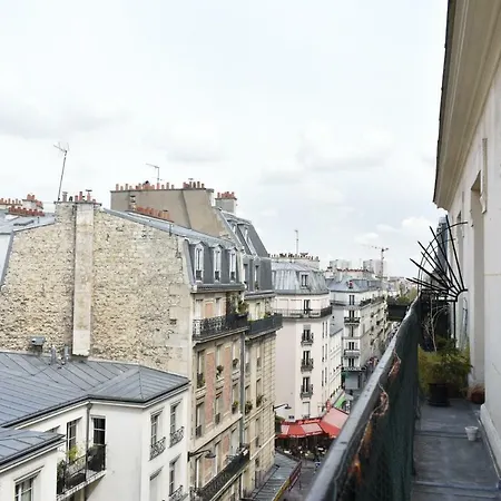 Charming 1 Bedroom Parisian With Balcony Appartement