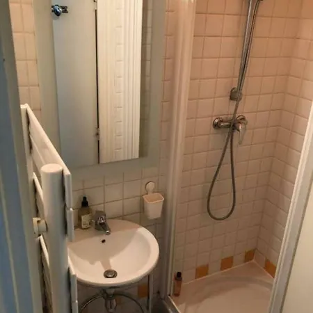 Appartement Charming 1 Bedroom Parisian With Balcony