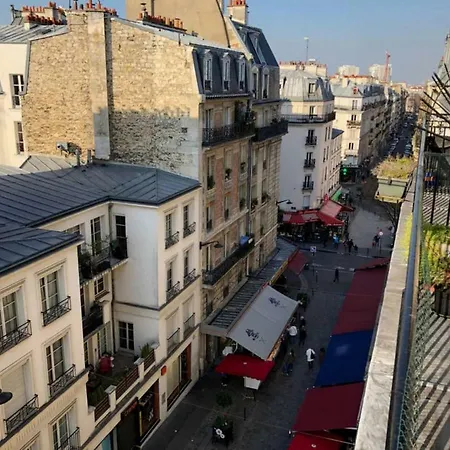 Charming 1 Bedroom Parisian With Balcony Paris