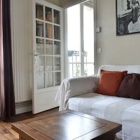 Charming 1 Bedroom Parisian With Balcony Appartement