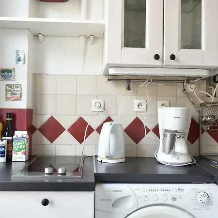 Charming 1 Bedroom Parisian With Balcony Appartement