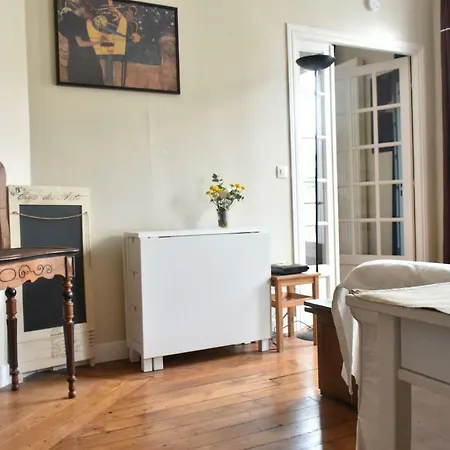 Appartement Charming 1 Bedroom Parisian With Balcony *